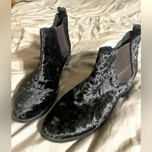 Women’s size 9.5 Black Velvet TOMS Booties - Like NEW! No box!
